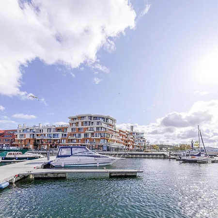 Apartamento Am Luetten - In Der Hafenresidenz Mit Terrasse & Mueritzblick Waren (Mueritz)
