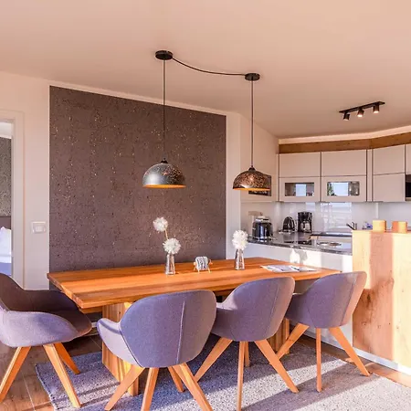 Am Luetten - In Der Hafenresidenz Mit Terrasse & Mueritzblick