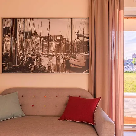 Apartamento Am Luetten - In Der Hafenresidenz Mit Terrasse & Mueritzblick