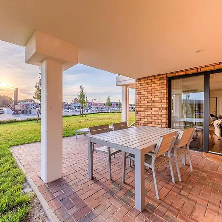 Am Luetten - In Der Hafenresidenz Mit Terrasse & Mueritzblick *