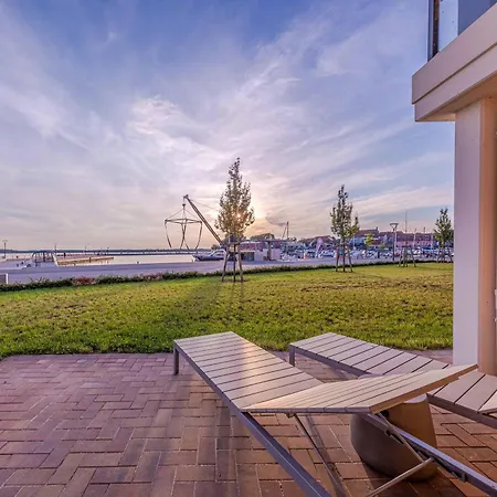 Am Luetten - In Der Hafenresidenz Mit Terrasse & Mueritzblick Apartamento Waren (Mueritz)
