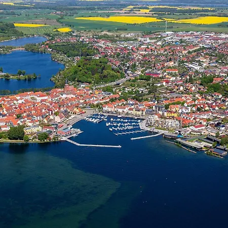 Am Luetten - In Der Hafenresidenz Mit Terrasse & Mueritzblick Apartamento *